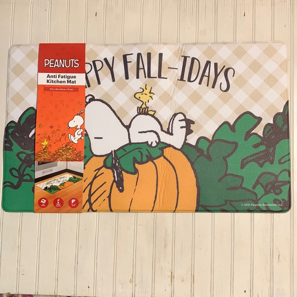 Peanuts: Halloween / fall theme anti fatigue kitchen mat
